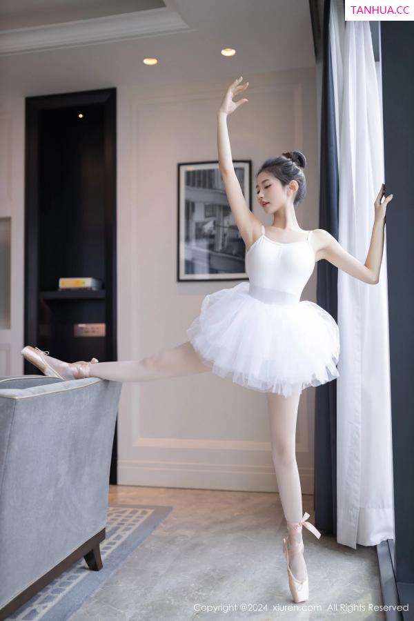   [XiuRen]高清写真图 2024.06.05 No.8657 鱼尾fish 丝袜美腿第3张图片